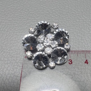 Vintage BROSS az 1980-as évekből, gyönyörű elegáns strasszos kitűző, pin szövetkabátra, blúzra,  blézerre retro kitűző - ékszer - kitűző és bross - Meska.hu