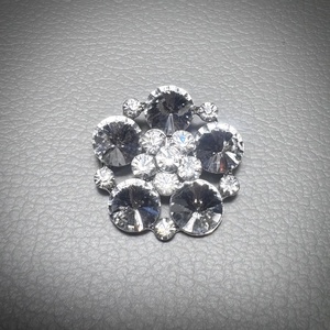 Vintage BROSS az 1980-as évekből, gyönyörű elegáns strasszos kitűző, pin szövetkabátra, blúzra,  blézerre retro kitűző - ékszer - kitűző és bross - Meska.hu