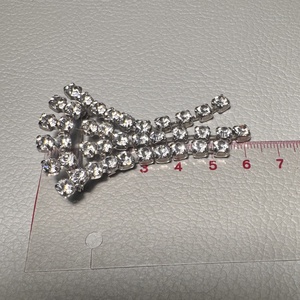 Vintage BROSS az 1980-as évekből, gyönyörű elegáns strasszos kitűző, pin szövetkabátra, blúzra,  blézerre retro kitűző - ékszer - kitűző és bross - Meska.hu