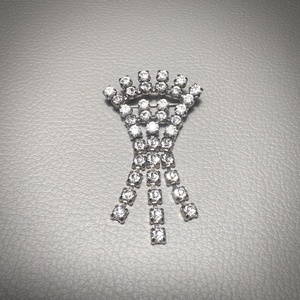 Vintage BROSS az 1980-as évekből, gyönyörű elegáns strasszos kitűző, pin szövetkabátra, blúzra,  blézerre retro kitűző - ékszer - kitűző és bross - Meska.hu