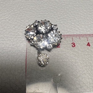 Vintage BROSS az 1980-as évekből, gyönyörű elegáns strasszos kitűző, pin szövetkabátra, blúzra,  blézerre retro kitűző - ékszer - kitűző és bross - Meska.hu