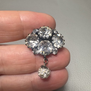 Vintage BROSS az 1980-as évekből, gyönyörű elegáns strasszos kitűző, pin szövetkabátra, blúzra,  blézerre retro kitűző - ékszer - kitűző és bross - Meska.hu