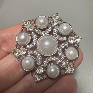 Vintage BROSS az 1980-as évekből, gyönyörű elegáns strasszos kitűző, pin szövetkabátra, blúzra,  blézerre retro kitűző, Ékszer, Kitűző és Bross, Ékszerkészítés, MESKA