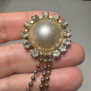 Vintage BROSS az 1980-as évekből, gyönyörű elegáns strasszos kitűző, pin szövetkabátra, blúzra,  blézerre retro kitűző - ékszer - kitűző és bross - Meska.hu