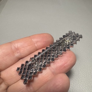 Vintage BROSS az 1980-as évekből, gyönyörű elegáns strasszos kitűző, pin szövetkabátra, blúzra,  blézerre retro kitűző - ékszer - kitűző és bross - Meska.hu