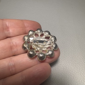 Vintage kristály virág BROSS az 1980-as évekből, strasszos kitűző, pin szövetkabátra, blúzra,  blézerre retro kitűző - ékszer - kitűző és bross - Meska.hu