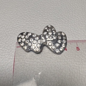 Vintage BROSS az 1980-as évekből, gyönyörű elegáns strasszos kitűző, pin szövetkabátra, blúzra,  blézerre retro kitűző - ékszer - kitűző és bross - Meska.hu