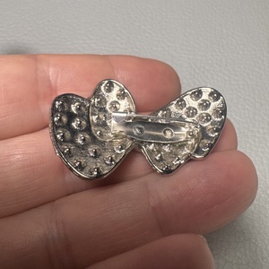 Vintage BROSS az 1980-as évekből, gyönyörű elegáns strasszos kitűző, pin szövetkabátra, blúzra,  blézerre retro kitűző - ékszer - kitűző és bross - Meska.hu