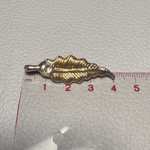 Vintage BROSS az 1980-as évekből, gyönyörű elegáns strasszos kitűző, pin szövetkabátra, blúzra,  blézerre retro kitűző - ékszer - kitűző és bross - Meska.hu