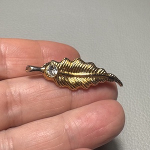 Vintage BROSS az 1980-as évekből, gyönyörű elegáns strasszos kitűző, pin szövetkabátra, blúzra,  blézerre retro kitűző - ékszer - kitűző és bross - Meska.hu