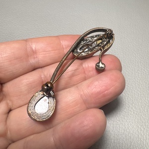 Vintage BROSS az 1980-as évekből, gyönyörű elegáns strasszos kitűző, pin szövetkabátra, blúzra,  blézerre retro kitűző - ékszer - kitűző és bross - Meska.hu