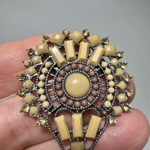 Vintage BROSS az 1980-as évekből, gyönyörű elegáns strasszos kitűző, pin szövetkabátra, blúzra,  blézerre retro kitűző - ékszer - kitűző és bross - Meska.hu