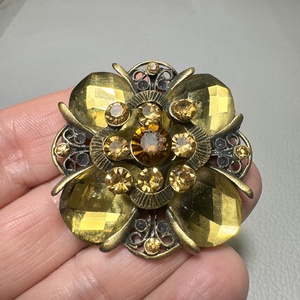 Vintage BROSS az 1980-as évekből, gyönyörű elegáns strasszos kitűző, pin szövetkabátra, blúzra,  blézerre retro kitűző - ékszer - kitűző és bross - Meska.hu