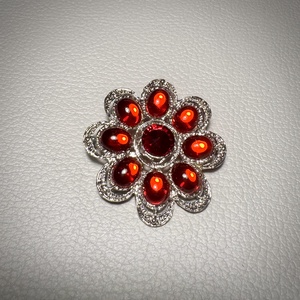 Vintage BROSS az 1980-as évekből, gyönyörű elegáns strasszos kitűző, pin szövetkabátra, blúzra,  blézerre retro kitűző - ékszer - kitűző és bross - Meska.hu