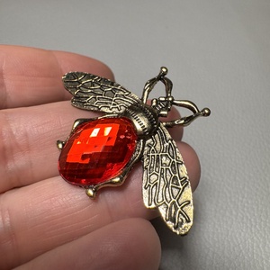 Vintage BROSS az 1980-as évekből, gyönyörű elegáns strasszos kitűző, pin szövetkabátra, blúzra,  blézerre retro kitűző - ékszer - kitűző és bross - Meska.hu