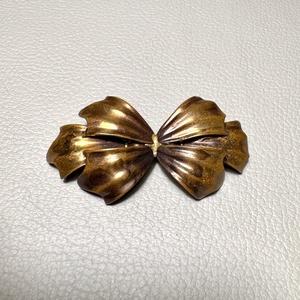 Vintage BROSS az 1980-as évekből, gyönyörű elegáns strasszos kitűző, pin szövetkabátra, blúzra,  blézerre retro kitűző - ékszer - kitűző és bross - Meska.hu