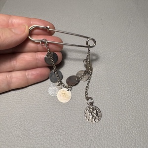 Vintage BROSS az 1980-as évekből, gyönyörű elegáns strasszos kitűző, pin szövetkabátra, blúzra,  blézerre retro kitűző - ékszer - kitűző és bross - Meska.hu