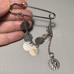 Vintage BROSS az 1980-as évekből, gyönyörű elegáns strasszos kitűző, pin szövetkabátra, blúzra,  blézerre retro kitűző - ékszer - kitűző és bross - Meska.hu