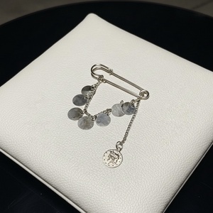 Pulóver összefogó retro BROSS az 1980-as évekből, gyönyörű elegáns strasszos kitűző, pin szövetkabátra, blúzra - Meska.hu