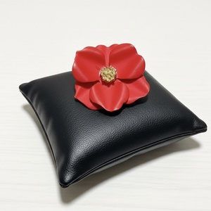 Élénk piros virág retro kitűző, piros Vintage BROSS az 1980-as évekből, gyönyörű kitűző, pin szövetkabátra, blúzra, Ékszer, Kitűző és Bross, Ékszerkészítés, MESKA