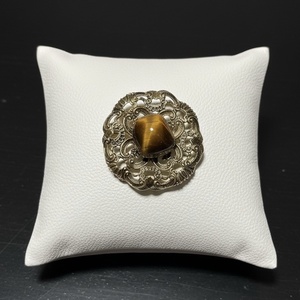 Tigrisszem BROSS az 1980-as évekből, gyönyörű elegáns kitűző, pin szövetkabátra, blúzra,  blézerre retro kitűző - ékszer - kitűző és bross - Meska.hu