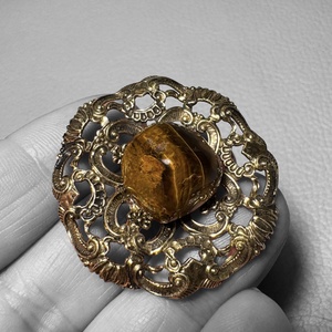 Tigrisszem BROSS az 1980-as évekből, gyönyörű elegáns kitűző, pin szövetkabátra, blúzra,  blézerre retro kitűző, Ékszer, Kitűző és Bross, Ékszerkészítés, MESKA