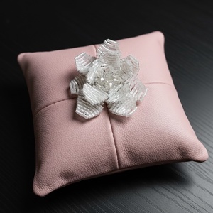 Vintage gyöngy BROSS az 1980-as évekből, gyöngyből fűzött kitűző, pin szövetkabátra, blúzra,  blézerre retro kitűző, Ékszer, Kitűző és Bross, Ékszerkészítés, MESKA