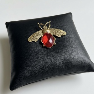 Bogár BROSS az 1980-as évekből, gyönyörű elegáns strasszos kitűző, pin szövetkabátra, blúzra,  blézerre retro kitűző - ékszer - kitűző és bross - Meska.hu