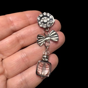 Vintage BROSS az 1980-as évekből, gyönyörű elegáns strasszos kitűző, pin szövetkabátra, blúzra,  blézerre retro kitűző - ékszer - kitűző és bross - Meska.hu