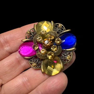Vintage BROSS az 1980-as évekből, gyönyörű elegáns strasszos kitűző, pin szövetkabátra, blúzra,  blézerre retro kitűző - ékszer - kitűző és bross - Meska.hu