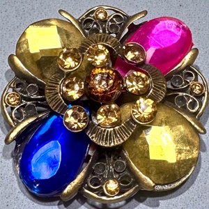 Vintage BROSS az 1980-as évekből, gyönyörű elegáns strasszos kitűző, pin szövetkabátra, blúzra,  blézerre retro kitűző - ékszer - kitűző és bross - Meska.hu