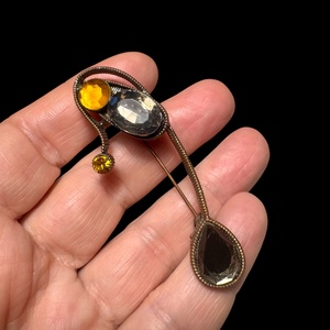 Vintage BROSS az 1980-as évekből, gyönyörű elegáns strasszos kitűző, pin szövetkabátra, blúzra,  blézerre retro kitűző - ékszer - kitűző és bross - Meska.hu