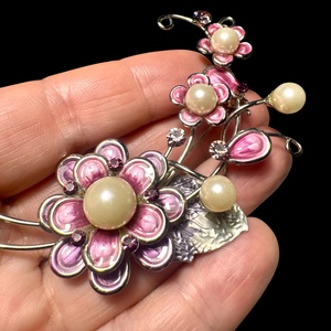 Vintage BROSS az 1980-as évekből, gyönyörű elegáns strasszos kitűző, pin szövetkabátra, blúzra,  blézerre retro kitűző - ékszer - kitűző és bross - Meska.hu