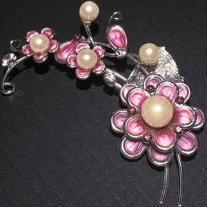 Vintage BROSS az 1980-as évekből, gyönyörű elegáns strasszos kitűző, pin szövetkabátra, blúzra,  blézerre retro kitűző - ékszer - kitűző és bross - Meska.hu