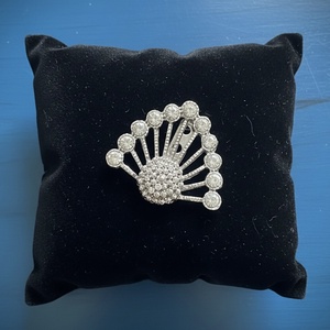 Vintage BROSS az 1980-as évekből, gyönyörű elegáns strasszos kitűző, pin szövetkabátra, blúzra,  blézerre retro kitűző, Ékszer, Kitűző és Bross, Ékszerkészítés, MESKA