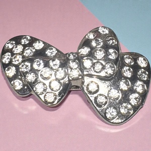 Masni BROSS az 1980-as évekből, elegáns strasszos masni kitűző, pin szövetkabátra, blúzra,  blézerre retro kitűző - ékszer - kitűző és bross - Meska.hu