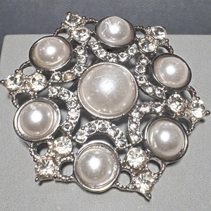 Vintage BROSS az 1980-as évekből, gyönyörű elegáns strasszos kitűző, pin szövetkabátra, blúzra,  blézerre retro kitűző - ékszer - kitűző és bross - Meska.hu