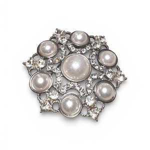 Vintage BROSS az 1980-as évekből, gyönyörű elegáns strasszos kitűző, pin szövetkabátra, blúzra,  blézerre retro kitűző - ékszer - kitűző és bross - Meska.hu