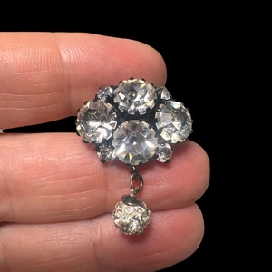 Mini kristály felhő BROSS az 1980-as évekből, retro strasszos kitűző, pin szövetkabátra, blúzra,  blézerre retro kitűző - ékszer - kitűző és bross - Meska.hu