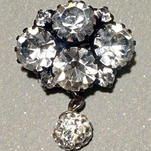 Mini kristály felhő BROSS az 1980-as évekből, retro strasszos kitűző, pin szövetkabátra, blúzra,  blézerre retro kitűző - ékszer - kitűző és bross - Meska.hu