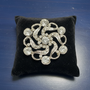 Kristály virág Vintage BROSS az 1980-as évekből, strasszos kitűző, pin szövetkabátra, blúzra,  blézerre retro kitűző, Ékszer, Kitűző és Bross, Ékszerkészítés, MESKA