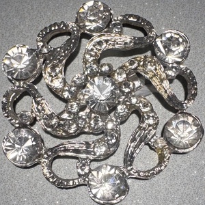 Kristály virág Vintage BROSS az 1980-as évekből, strasszos kitűző, pin szövetkabátra, blúzra,  blézerre retro kitűző - ékszer - kitűző és bross - Meska.hu