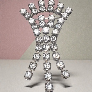 Vintage BROSS az 1980-as évekből, gyönyörű elegáns strasszos kitűző, pin szövetkabátra, blúzra,  blézerre retro kitűző - ékszer - kitűző és bross - Meska.hu