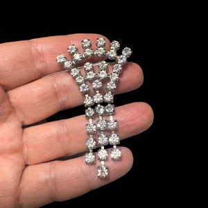 Vintage BROSS az 1980-as évekből, gyönyörű elegáns strasszos kitűző, pin szövetkabátra, blúzra,  blézerre retro kitűző - ékszer - kitűző és bross - Meska.hu