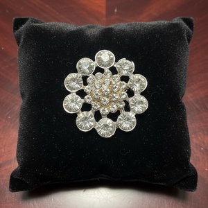 Kristály virág Vintage BROSS az 1980-as évekből, strasszos kitűző, pin szövetkabátra, blúzra,  blézerre retro kitűző, Ékszer, Kitűző és Bross, Ékszerkészítés, MESKA