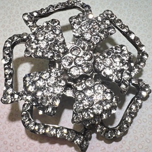 Kristály Virág Vintage BROSS az 1980-as évekből, strasszos kitűző, pin szövetkabátra, blúzra,  blézerre retro kitűző - ékszer - kitűző és bross - Meska.hu