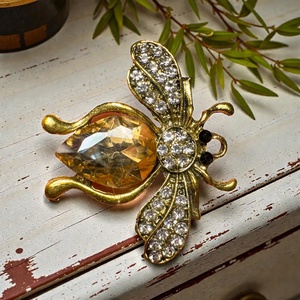 Retro BROSS az 1980-as évekből, gyönyörű elegáns strasszos kitűző, pin szövetkabátra, blúzra,  blézerre szép kitűző - ékszer - kitűző és bross - Meska.hu