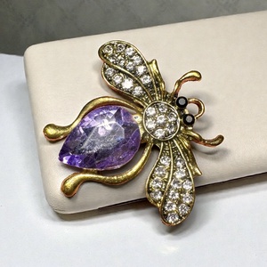 Retro BROSS az 1980-as évekből, gyönyörű elegáns strasszos kitűző, pin szövetkabátra, blúzra,  blézerre szép kitűző - ékszer - kitűző és bross - Meska.hu