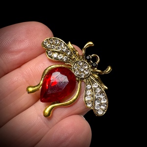 Retro BROSS az 1980-as évekből, gyönyörű elegáns strasszos kitűző, pin szövetkabátra, blúzra,  blézerre szép kitűző - ékszer - kitűző és bross - Meska.hu