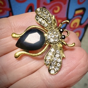 Retro BROSS az 1980-as évekből, gyönyörű elegáns strasszos kitűző, pin szövetkabátra, blúzra,  blézerre szép kitűző, Ékszer, Kitűző és Bross, Ékszerkészítés, MESKA